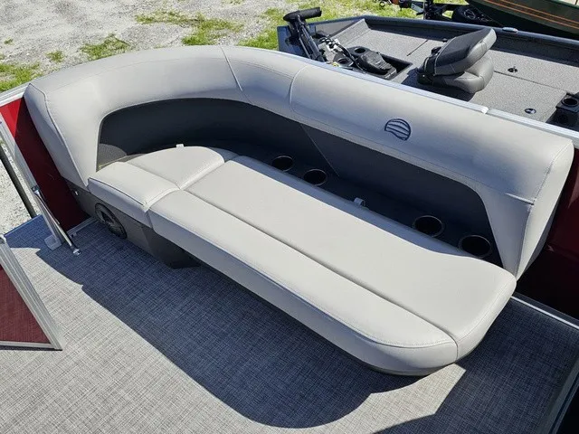 Slide: The Image of Sun Tracker Party Barge 16 DLX 2026 - 19