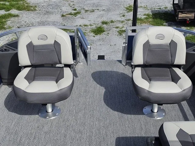 Slide: The Image of Sun Tracker Bass Buggy 18 DLX 2026 - 22