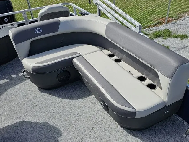 Slide: The Image of Sun Tracker Bass Buggy 18 DLX 2026 - 24