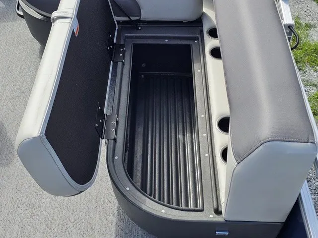 Slide: The Image of Sun Tracker Bass Buggy 18 DLX 2026 - 35