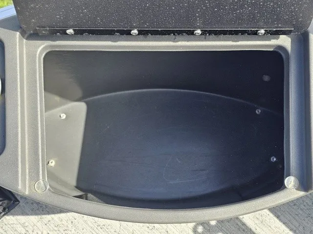 Slide: The Image of Sun Tracker Bass Buggy 18 DLX 2026 - 17