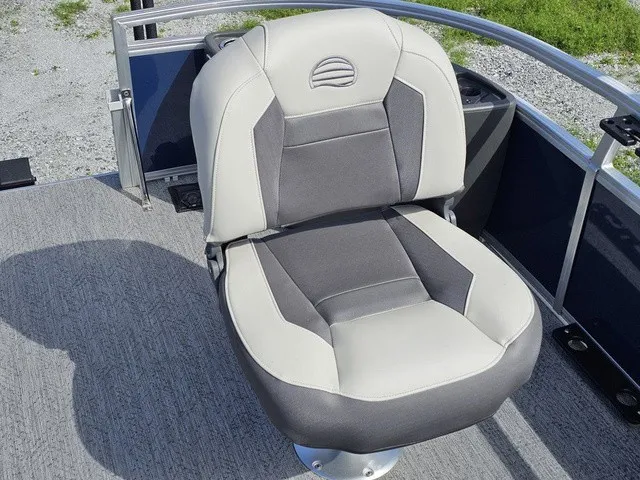Slide: The Image of Sun Tracker Bass Buggy 18 DLX 2026 - 21