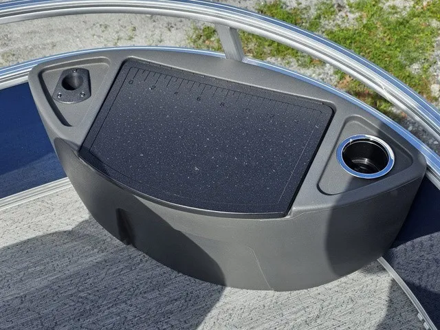Slide: The Image of Sun Tracker Bass Buggy 18 DLX 2026 - 18