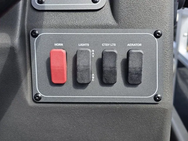 Slide: The Image of Sun Tracker Bass Buggy 18 DLX 2026 - 31