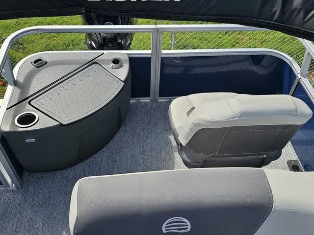 Slide: The Image of Sun Tracker Bass Buggy 18 DLX 2026 - 26