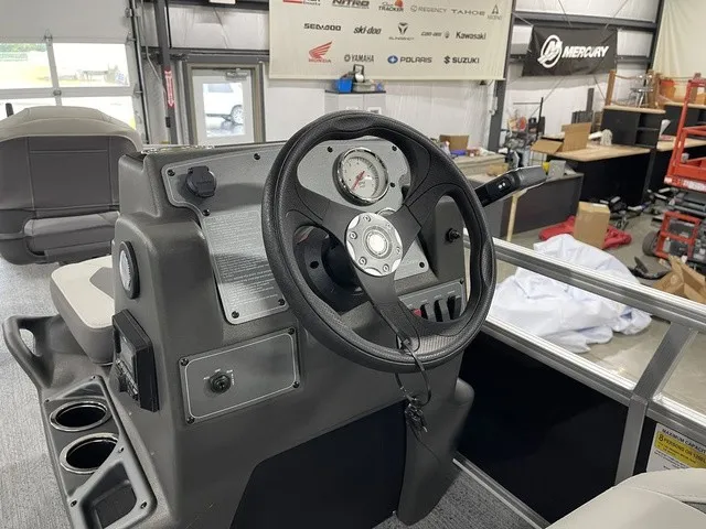 Slide: The Image of Sun Tracker Bass Buggy 18 DLX 2027 - 19