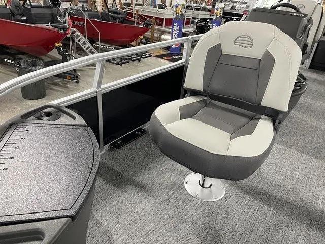 Slide: The Image of Sun Tracker Bass Buggy 18 DLX 2027 - 14
