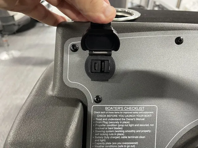 Slide: The Image of Sun Tracker Bass Buggy 18 DLX 2027 - 20