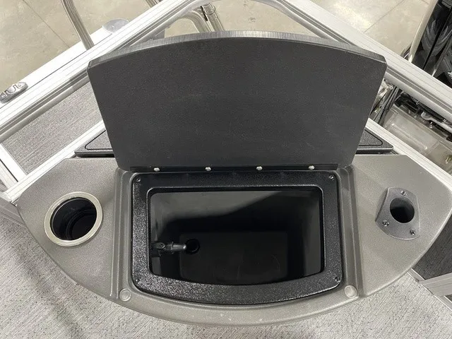Slide: The Image of Sun Tracker Bass Buggy 18 DLX 2027 - 26