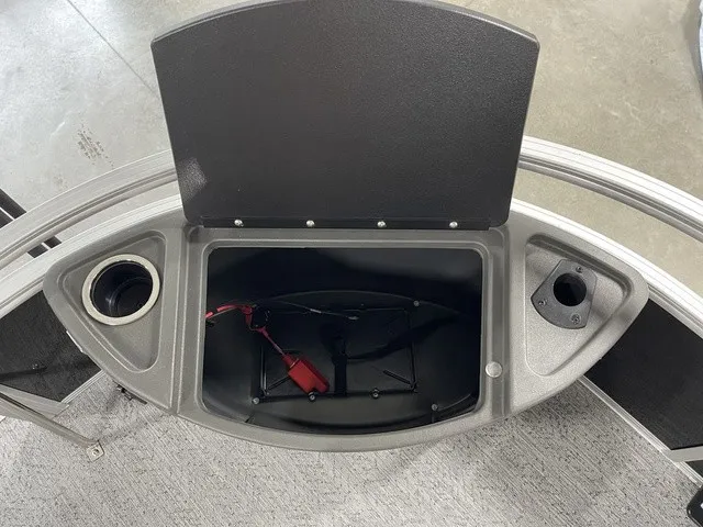 Slide: The Image of Sun Tracker Bass Buggy 18 DLX 2027 - 15