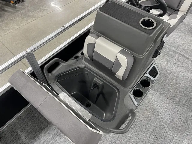 Slide: The Image of Sun Tracker Bass Buggy 18 DLX 2027 - 16