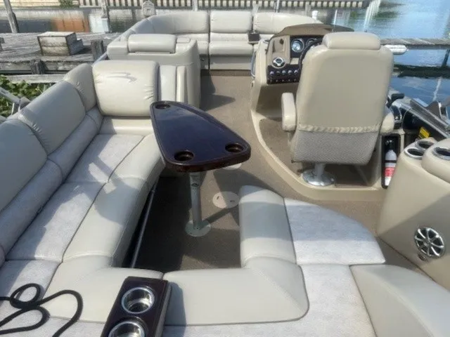 Slide: The Image of Bennington 2250RCL 2012 - 12