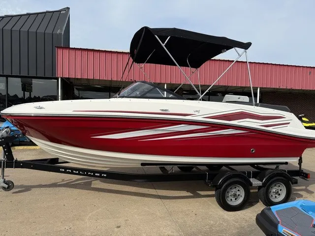 Slide: The Image of Bayliner VR5 Bowrider 2020 - 4