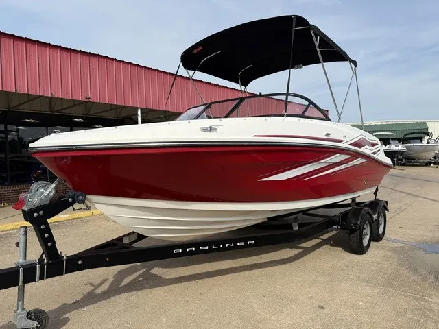 Slide: The Image of Bayliner VR5 Bowrider 2020 - 3