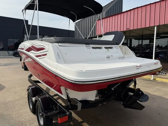 Slide: The Image of Bayliner VR5 Bowrider 2020 - 5