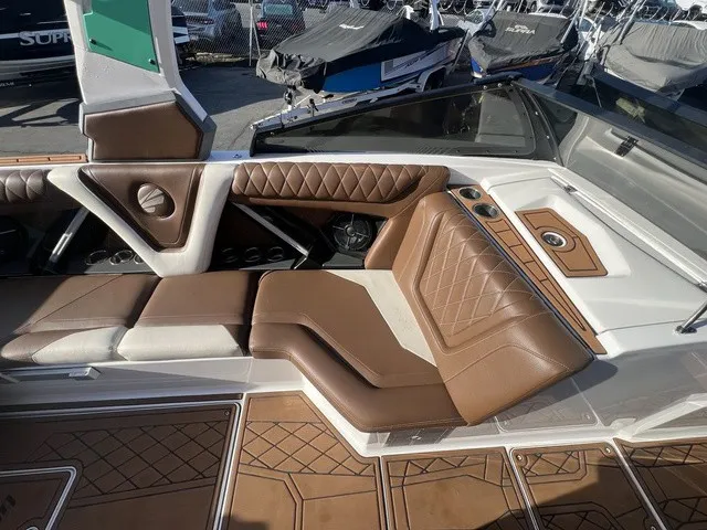 Slide: The Image of Tigé 23ZX 2020 - 13