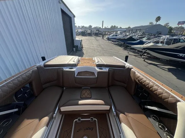 Slide: The Image of Tigé 23ZX 2020 - 10