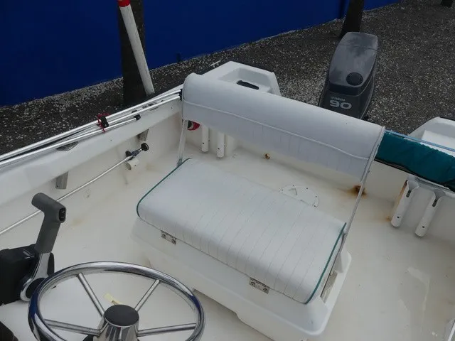Slide: The Image of Key Largo 160 Center Console 2004 - 14