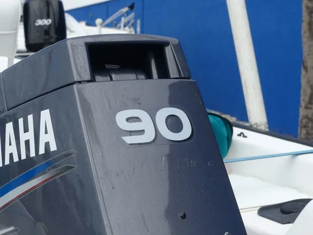 Slide: The Image of Key Largo 160 Center Console 2004 - 11