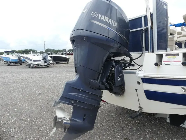 Slide: The Image of Southwind 229LC Hybrid Boat 229LC 2015 - 8