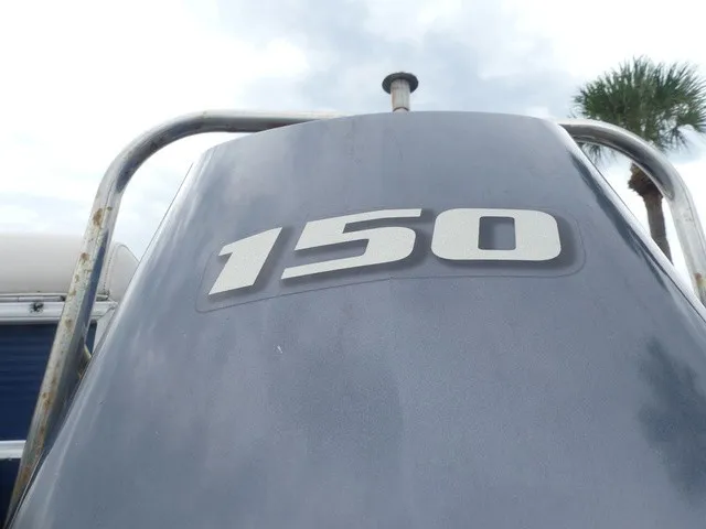 Slide: The Image of Southwind 229LC Hybrid Boat 229LC 2015 - 9