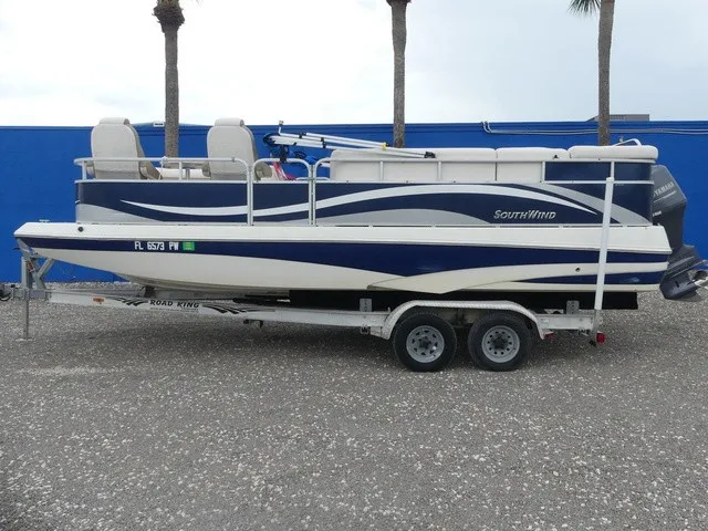 Slide: The Image of Southwind 229LC Hybrid Boat 229LC 2015 - 7