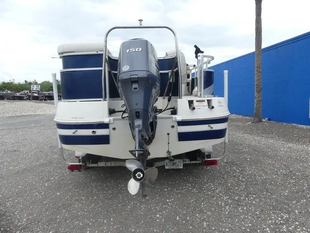 Slide: The Image of Southwind 229LC Hybrid Boat 229LC 2015 - 6