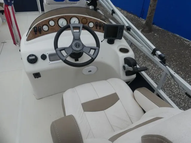 Slide: The Image of Southwind 229LC Hybrid Boat 229LC 2015 - 14