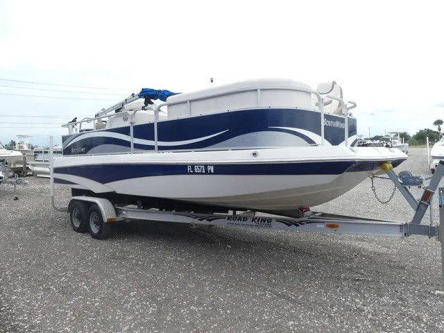 Slide: The Image of Southwind 229LC Hybrid Boat 229LC 2015 - 4