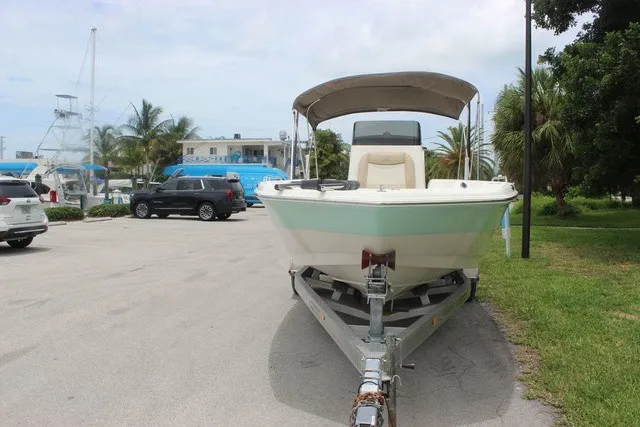 Slide: The Image of NauticStar 211 Angler 2018 - 2