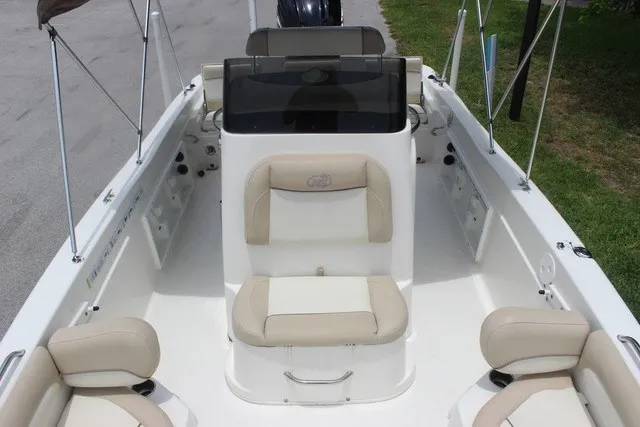 Slide: The Image of NauticStar 211 Angler 2018 - 8