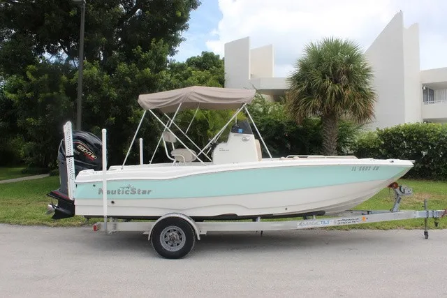 Slide: The Image of NauticStar 211 Angler 2018 - 4