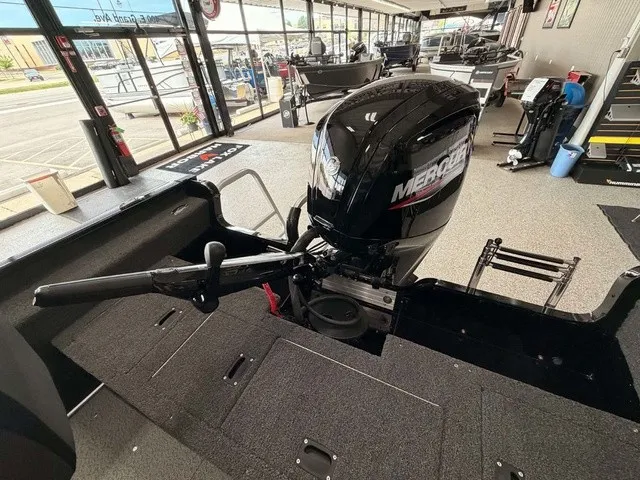 Slide: The Image of Lund 1775 Pro Guide Tiller 2025 - 9