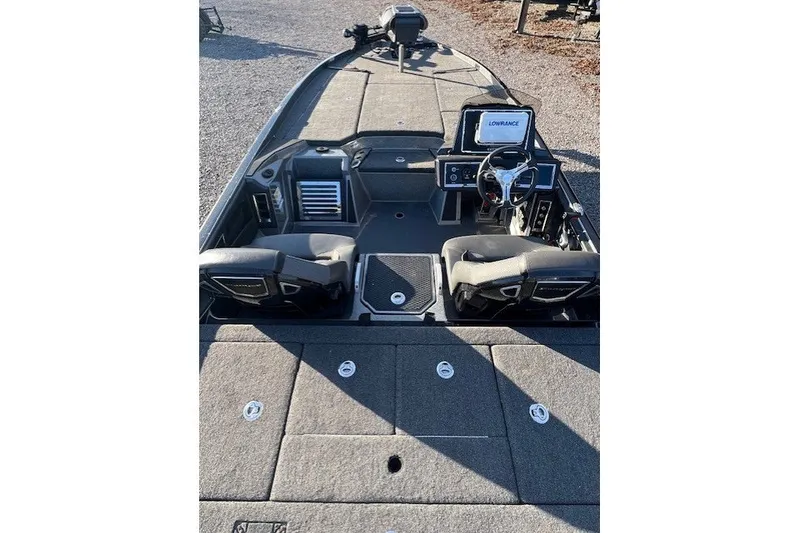 Slide: The Image of 2024 Ranger Z521R boat interior with advanced navigation system and seating. - 4