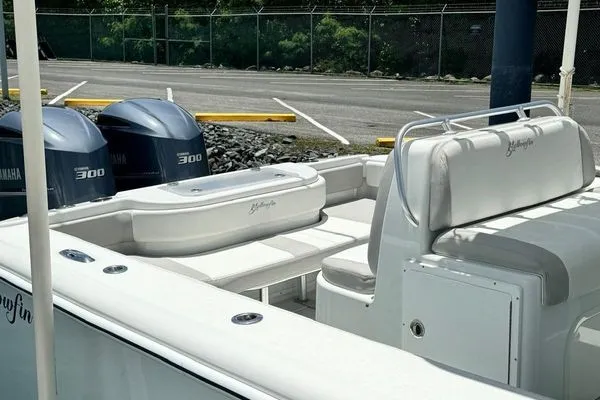 Slide: The Image of Yellowfin 32 Offshore 2012 - 4