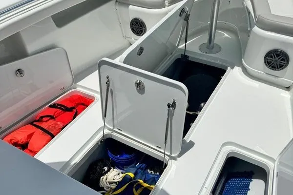 Slide: The Image of Yellowfin 32 Offshore 2012 - 53