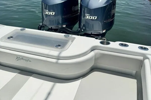 Slide: The Image of Yellowfin 32 Offshore 2012 - 24