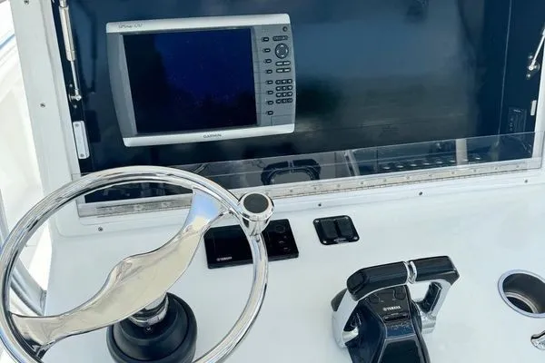 Slide: The Image of Yellowfin 32 Offshore 2012 - 31