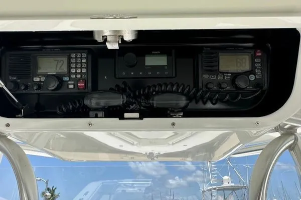 Slide: The Image of Yellowfin 32 Offshore 2012 - 35