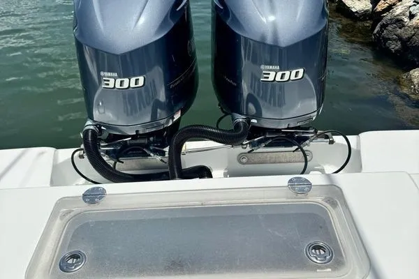 Slide: The Image of Yellowfin 32 Offshore 2012 - 16