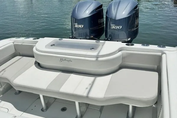 Slide: The Image of Yellowfin 32 Offshore 2012 - 17