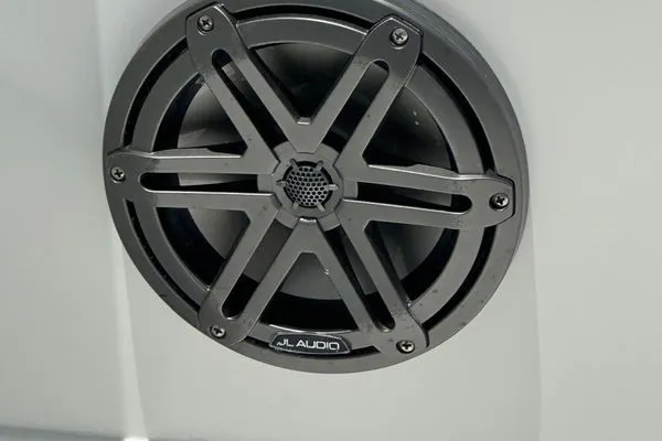 Slide: The Image of Yellowfin 32 Offshore 2012 - 40