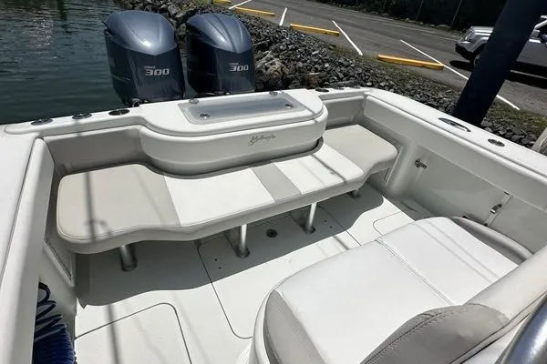 Slide: The Image of Yellowfin 32 Offshore 2012 - 18