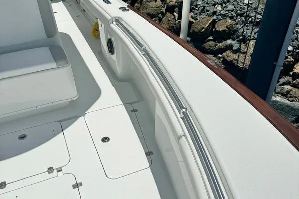 Slide: The Image of Yellowfin 32 Offshore 2012 - 42