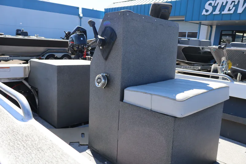 Slide: The Image of 2007 Tacoma Jet 17' Mechanic's Special boat with control console and seating. - 17