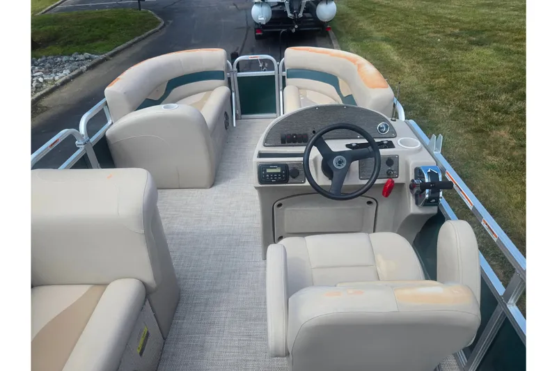 Slide: The Image of Interior view of a 2012 Avalon A Fish 16' pontoon boat with beige seating. - 18