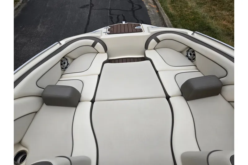 Slide: The Image of Luxurious seating area on a 2014 Yamaha Boats 242 Limited S. - 17