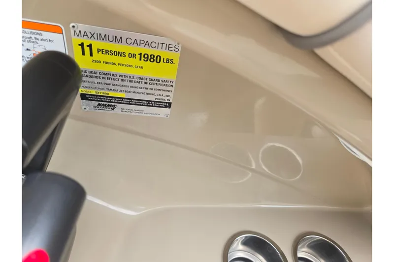 Slide: The Image of Capacity label on 2014 Yamaha Boats 242 Limited S, indicating 11 persons or 1980 lbs. - 13