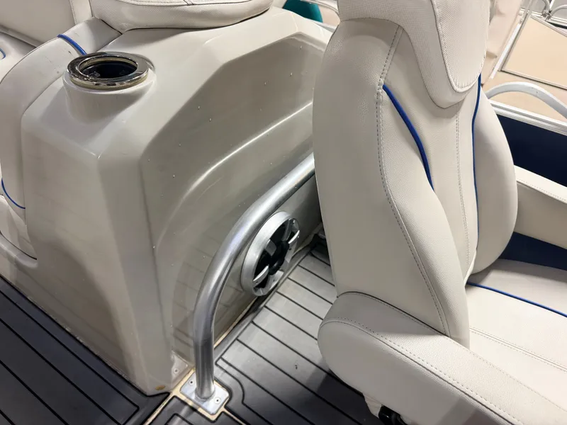 Slide: The Image of Sylvan S3 Rear Lounge with Sport Tower & 150HP Yamaha SHO VMAX 2017 - 48