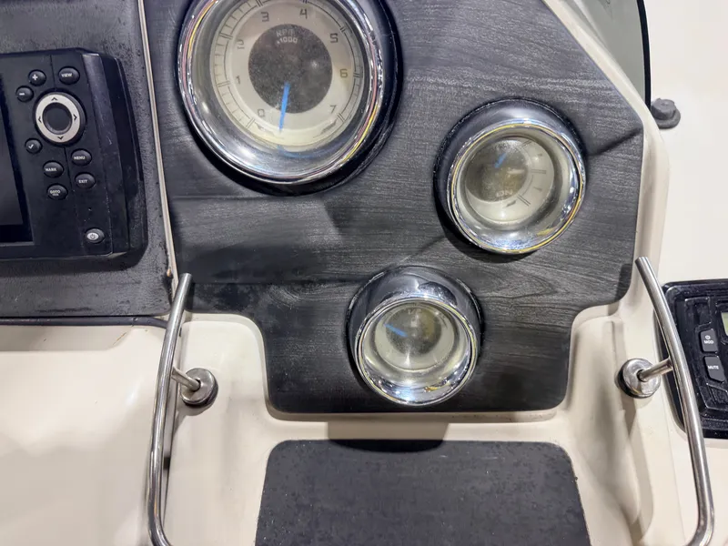 Slide: The Image of Sylvan S3 Rear Lounge with Sport Tower & 150HP Yamaha SHO VMAX 2017 - 32